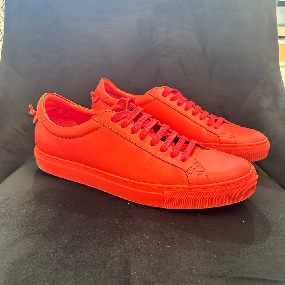 GIVENCHY Vibrant Red Sneakers with Streamlined Design and Lace-Up Closure